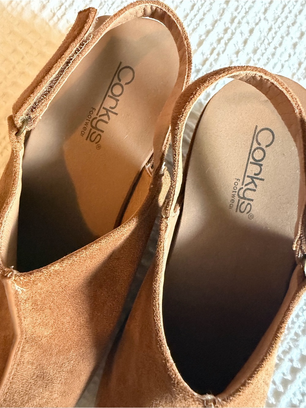 Corkys Tan Suede Studded Cork Wedge Slingbacks Sz 9 - Picture 2 of 3
